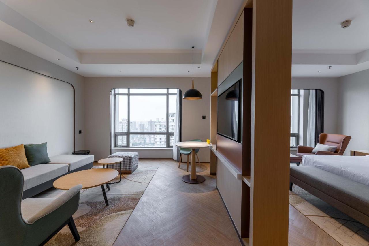 Holiday Inn Chongqing Guanyinqiao By Ihg מראה חיצוני תמונה