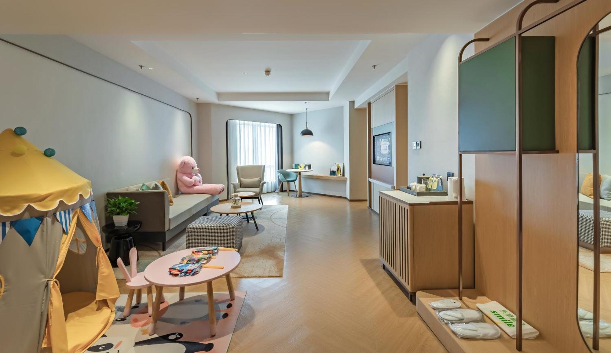 Holiday Inn Chongqing Guanyinqiao By Ihg מראה חיצוני תמונה