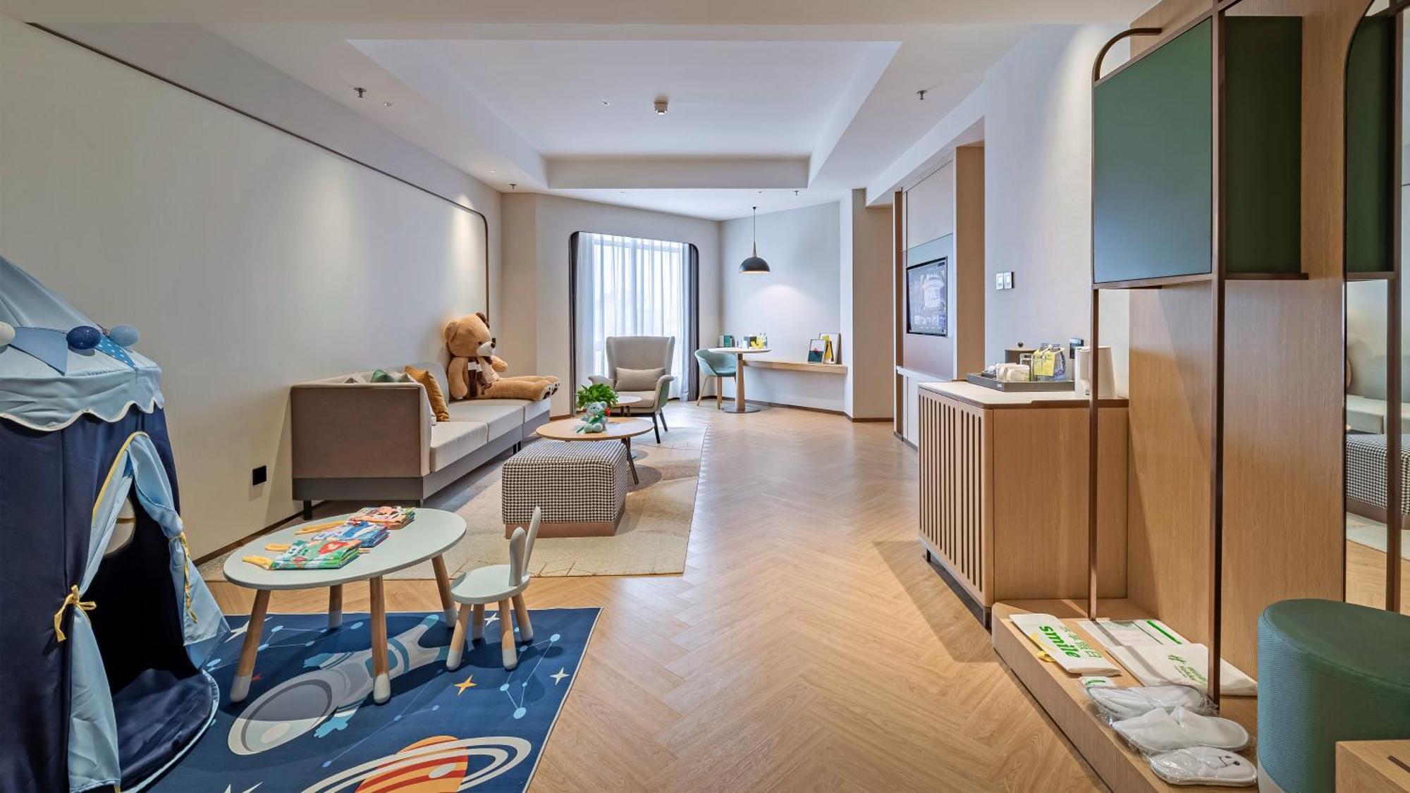 Holiday Inn Chongqing Guanyinqiao By Ihg מראה חיצוני תמונה