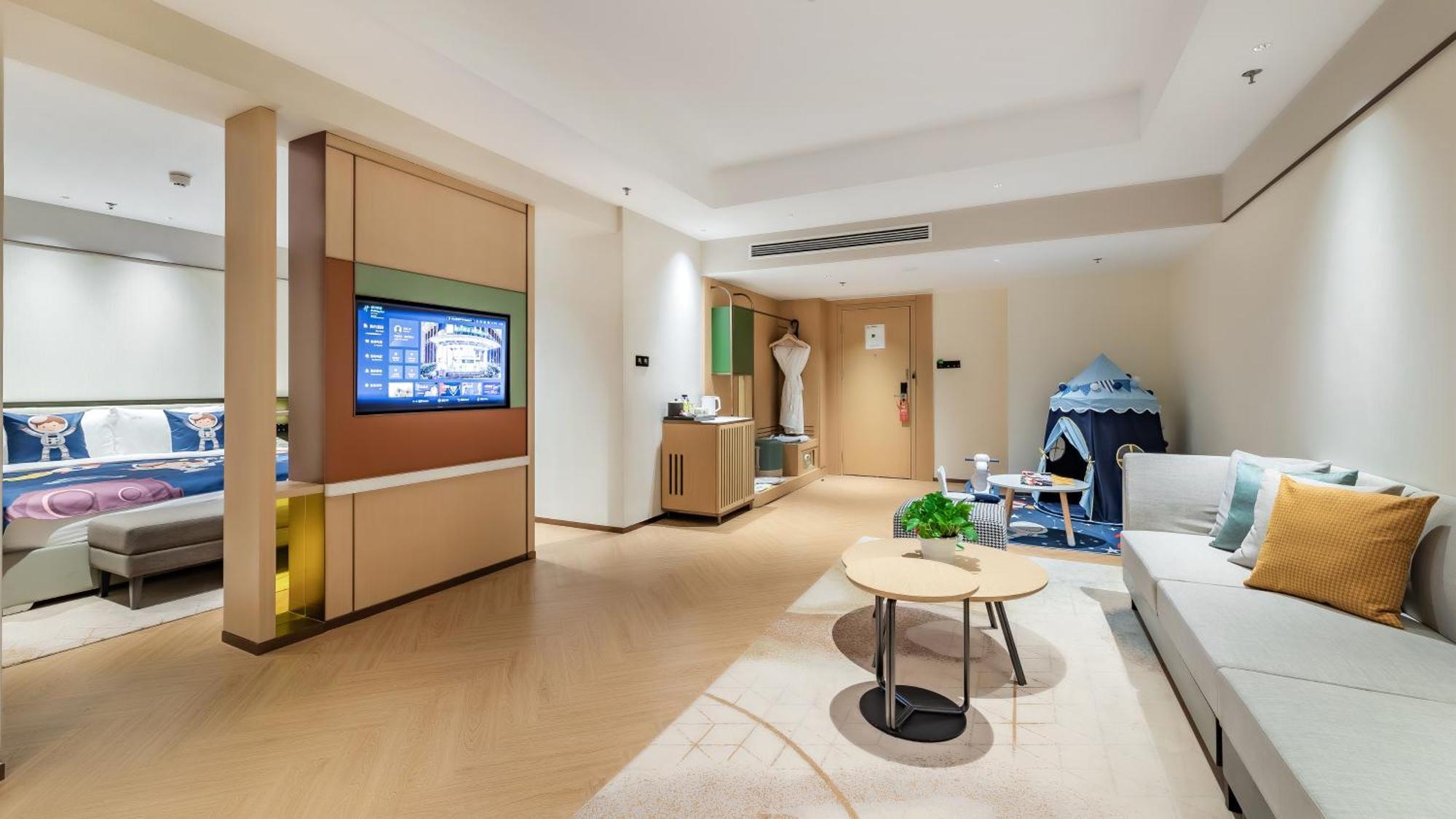 Holiday Inn Chongqing Guanyinqiao By Ihg מראה חיצוני תמונה