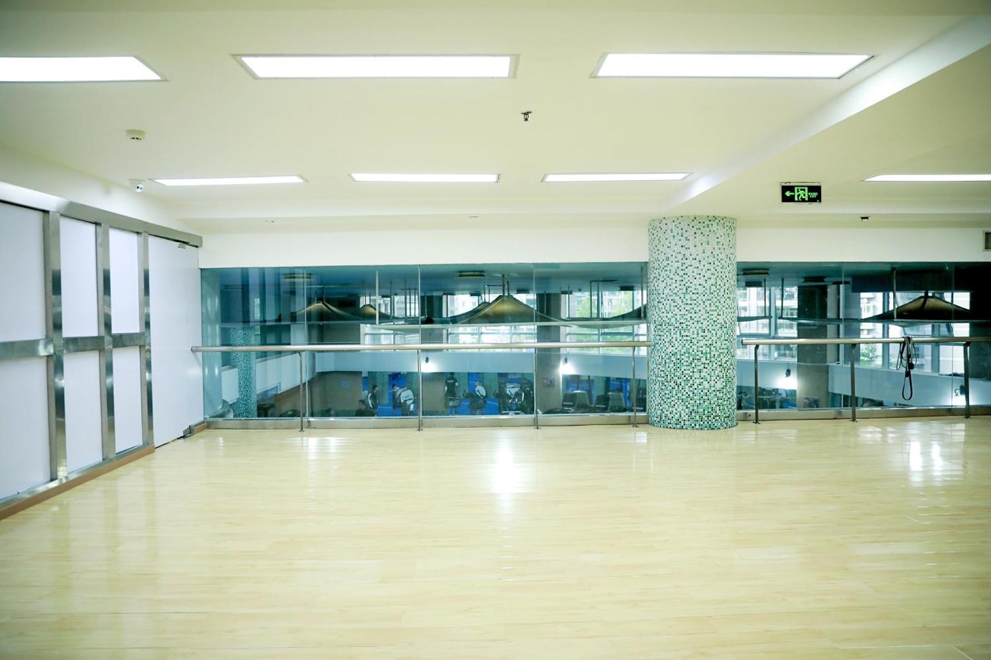 Holiday Inn Chongqing Guanyinqiao By Ihg מראה חיצוני תמונה